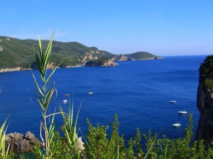 Sauberes Ionisches Meer bei Korfu